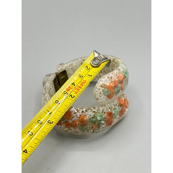 Vintage Mid Century Seashell Lucite Clamper Bangle Bracelet Clear Orange Blue - Picture 8 of 9